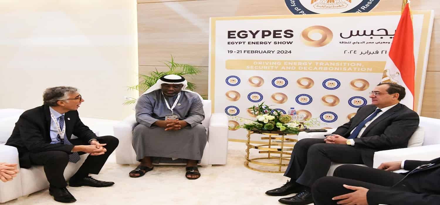 طارق الملا يستعرض مع توتال خططها المستهدفة بمجال توزيع وتسويق الوقود